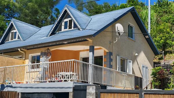 Voici une proposition d'annonce optimisée, conçue pour capter l'attention des investisseurs tout en mettant en avant la qualité patrimoniale de l'ensemble.  🏠 OPPORTUNITÉ INVESTISSEUR : ENSEMBLE IMMOBILIER DE 2 MAISONS – L’ENTRE-DEUX