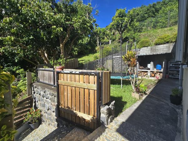 Voici une proposition d'annonce optimisée, conçue pour capter l'attention des investisseurs tout en mettant en avant la qualité patrimoniale de l'ensemble.  🏠 OPPORTUNITÉ INVESTISSEUR : ENSEMBLE IMMOBILIER DE 2 MAISONS – L’ENTRE-DEUX