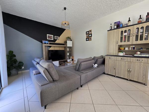 Voici une proposition d'annonce optimisée, conçue pour capter l'attention des investisseurs tout en mettant en avant la qualité patrimoniale de l'ensemble.  🏠 OPPORTUNITÉ INVESTISSEUR : ENSEMBLE IMMOBILIER DE 2 MAISONS – L’ENTRE-DEUX