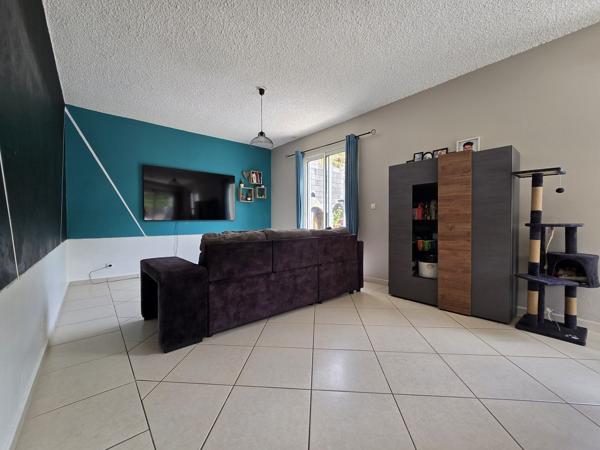 Voici une proposition d'annonce optimisée, conçue pour capter l'attention des investisseurs tout en mettant en avant la qualité patrimoniale de l'ensemble.  🏠 OPPORTUNITÉ INVESTISSEUR : ENSEMBLE IMMOBILIER DE 2 MAISONS – L’ENTRE-DEUX