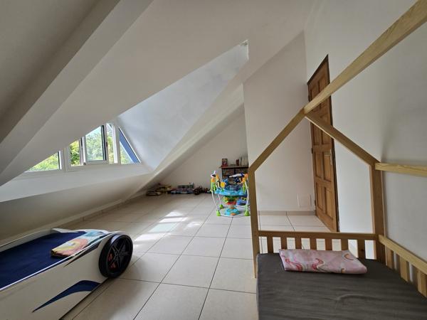 Voici une proposition d'annonce optimisée, conçue pour capter l'attention des investisseurs tout en mettant en avant la qualité patrimoniale de l'ensemble.  🏠 OPPORTUNITÉ INVESTISSEUR : ENSEMBLE IMMOBILIER DE 2 MAISONS – L’ENTRE-DEUX