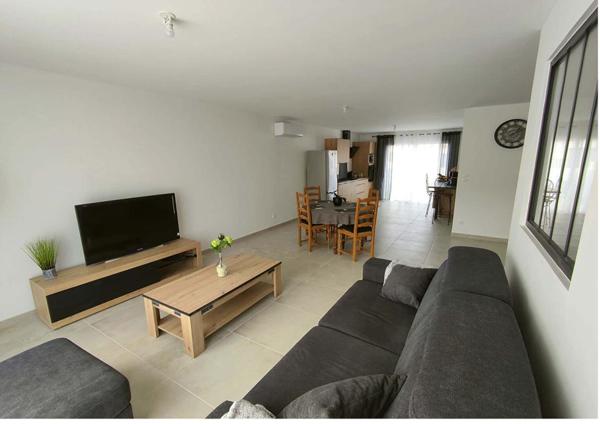 Magnifique maison de plain-pied de 80 m² de 2024 sur un terrain deux faces dans un secteur calme
