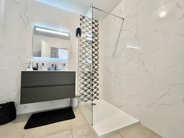 Magnifique maison de plain-pied de 80 m² de 2024 sur un terrain deux faces dans un secteur calme