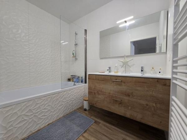 Maison mitoyenne 1 côté Léon 109.65 m²