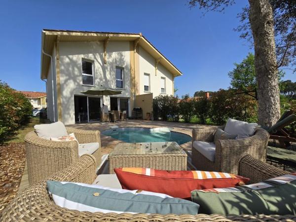 Maison mitoyenne 1 côté Léon 109.65 m²