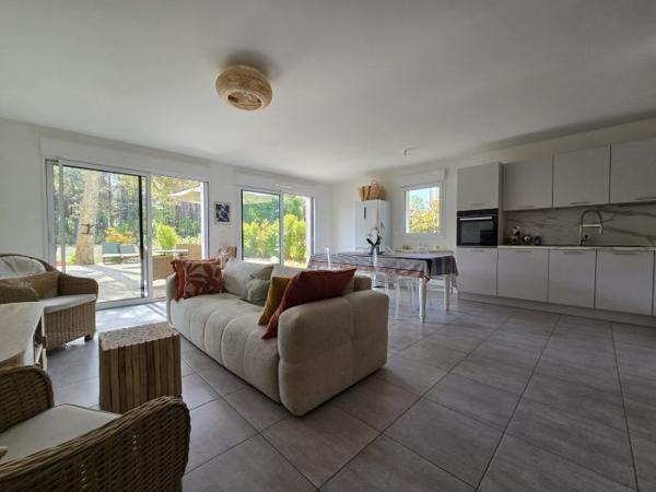 Maison mitoyenne 1 côté Léon 109.65 m²