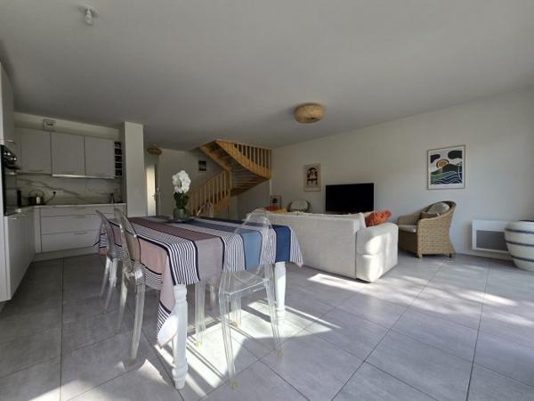 Maison mitoyenne 1 côté Léon 109.65 m²