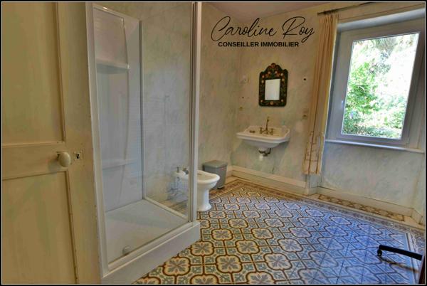 Cugand (85610) CUGAND - Maison de maître de caractère – 225 m² habitables 5 ch, garage – Terrain de 1493 m² clos et arboré.