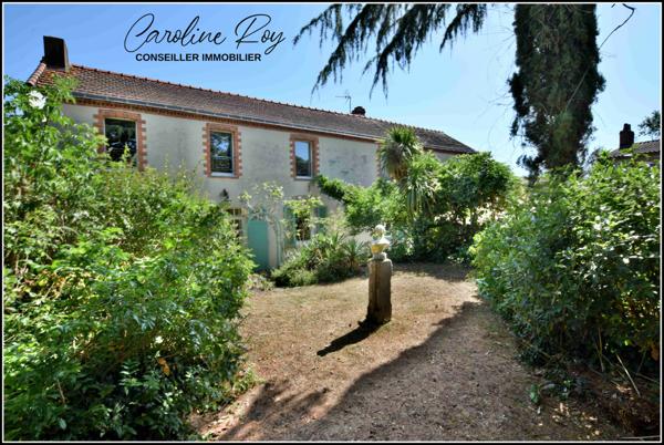 Cugand (85610) CUGAND - Maison de maître de caractère – 225 m² habitables 5 ch, garage – Terrain de 1493 m² clos et arboré.