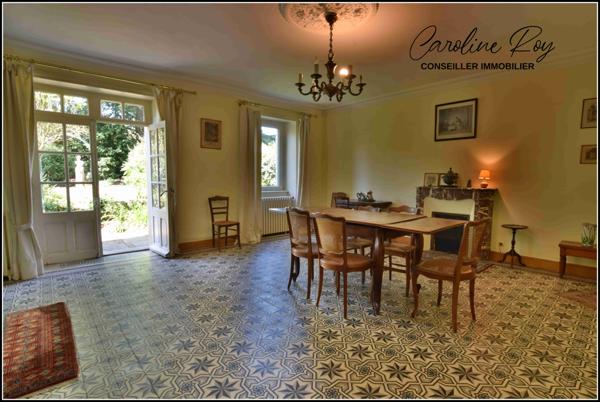 Cugand (85610) CUGAND - Maison de maître de caractère – 225 m² habitables 5 ch, garage – Terrain de 1493 m² clos et arboré.