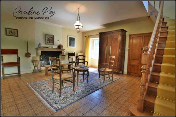 Cugand (85610) CUGAND - Maison de maître de caractère – 225 m² habitables 5 ch, garage – Terrain de 1493 m² clos et arboré.