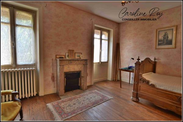 Cugand (85610) CUGAND - Maison de maître de caractère – 225 m² habitables 5 ch, garage – Terrain de 1493 m² clos et arboré.