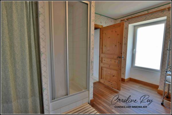 Cugand (85610) CUGAND - Maison de maître de caractère – 225 m² habitables 5 ch, garage – Terrain de 1493 m² clos et arboré.