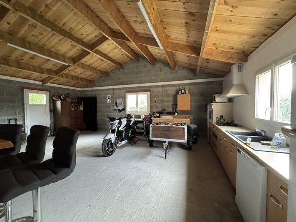 La Boissière-des-Landes (85430) Pavillon de plain-pied - 109 m2 + 90 m2 d'annexes sur 1012 m2 de jardin