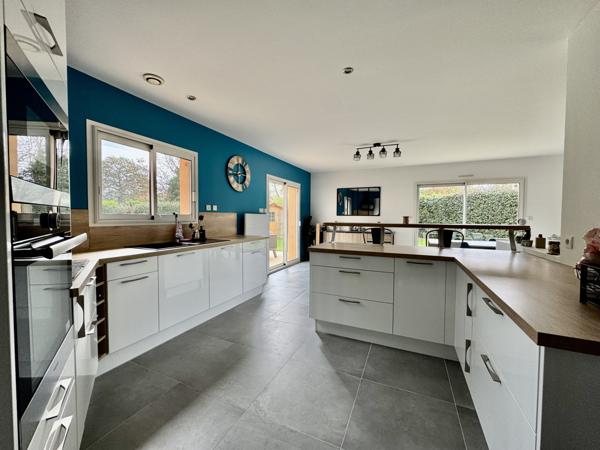 La Boissière-des-Landes (85430) Pavillon de plain-pied - 109 m2 + 90 m2 d'annexes sur 1012 m2 de jardin