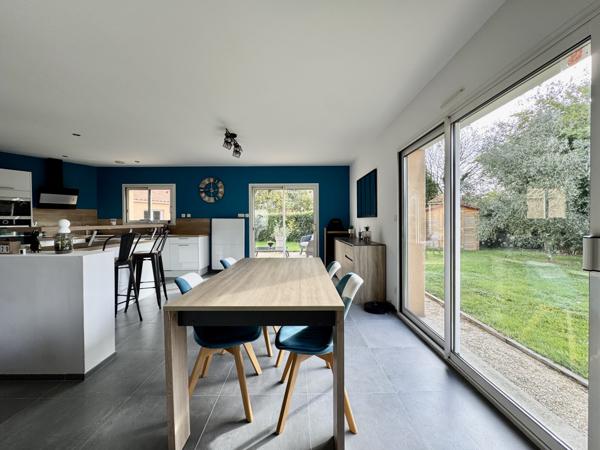 La Boissière-des-Landes (85430) Pavillon de plain-pied - 109 m2 + 90 m2 d'annexes sur 1012 m2 de jardin