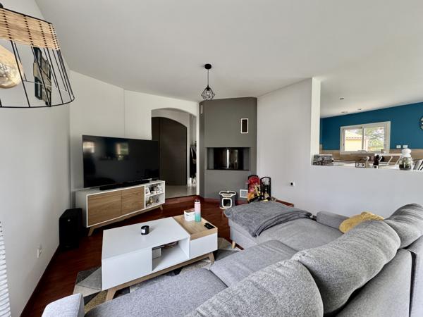 La Boissière-des-Landes (85430) Pavillon de plain-pied - 109 m2 + 90 m2 d'annexes sur 1012 m2 de jardin