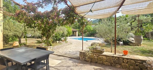 Maison à vendre Villa 6 pièces + piscine terrain 3000m² SOLLIES TOUCAS (83)
