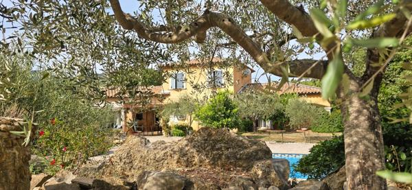 Maison à vendre Villa 6 pièces + piscine terrain 3000m² SOLLIES TOUCAS (83)