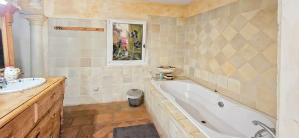 Maison à vendre Villa 6 pièces + piscine terrain 3000m² SOLLIES TOUCAS (83)