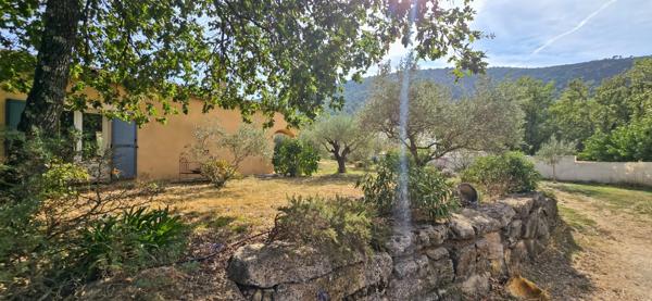 Maison à vendre Villa 6 pièces + piscine terrain 3000m² SOLLIES TOUCAS (83)