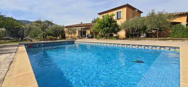 Maison à vendre Villa 6 pièces + piscine terrain 3000m² SOLLIES TOUCAS (83)