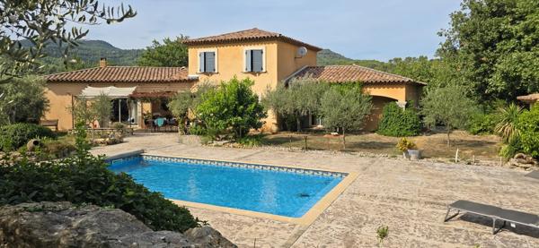 Maison à vendre Villa 6 pièces + piscine terrain 3000m² SOLLIES TOUCAS (83)