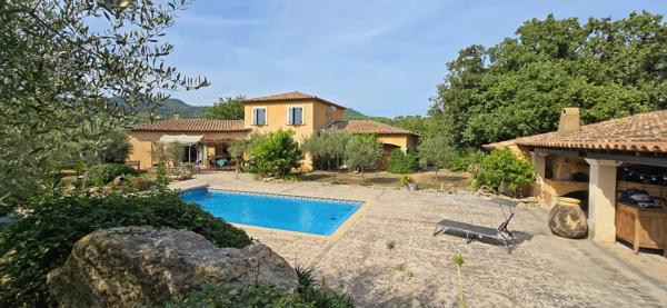 Maison à vendre Villa 6 pièces + piscine terrain 3000m² SOLLIES TOUCAS (83)