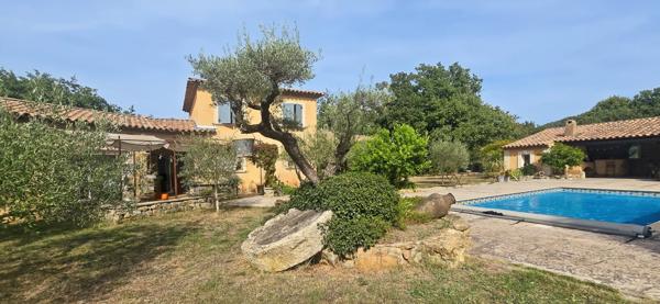 Maison à vendre Villa 6 pièces + piscine terrain 3000m² SOLLIES TOUCAS (83)