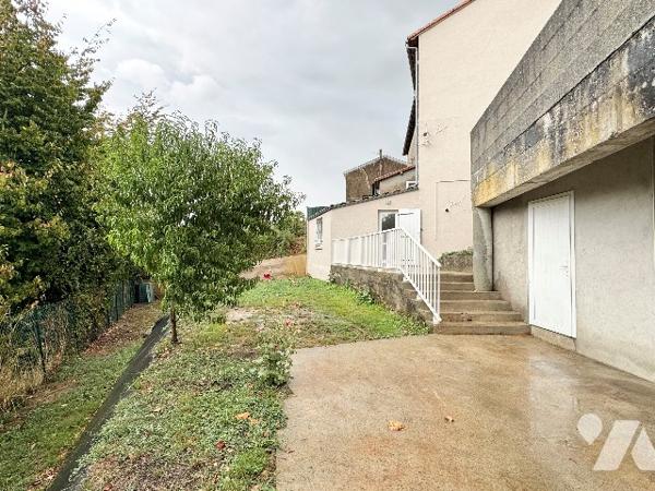 Maison de ville avec terrain et parking privatif - Bressuire