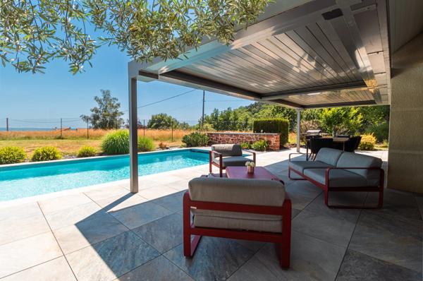 Vente                                                      Maison
                        
                     7 pièces                      175 m2                     à Meyssac