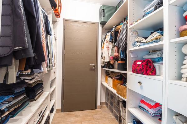 Vente                                                      Maison
                        
                     7 pièces                      175 m2                     à Meyssac