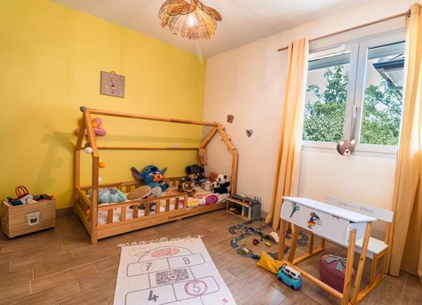 Vente                                                      Maison
                        
                     7 pièces                      175 m2                     à Meyssac