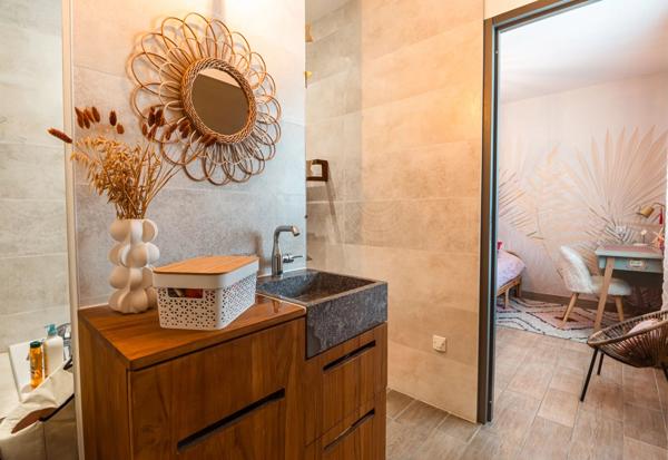 Vente                                                      Maison
                        
                     7 pièces                      175 m2                     à Meyssac