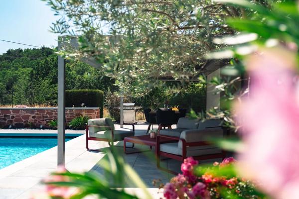 Vente                                                      Maison
                        
                     7 pièces                      175 m2                     à Meyssac