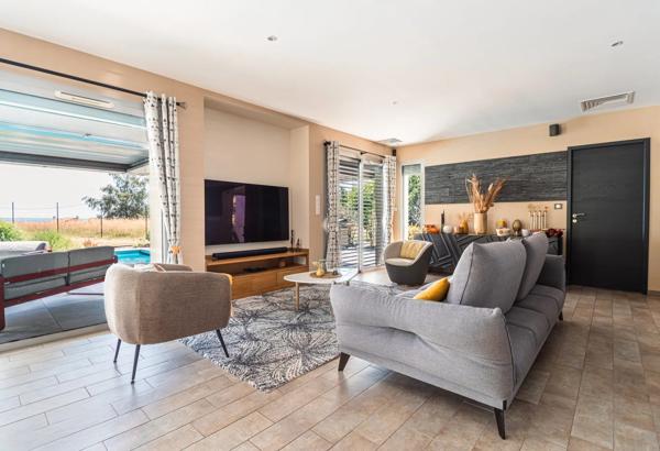 Vente                                                      Maison
                        
                     7 pièces                      175 m2                     à Meyssac