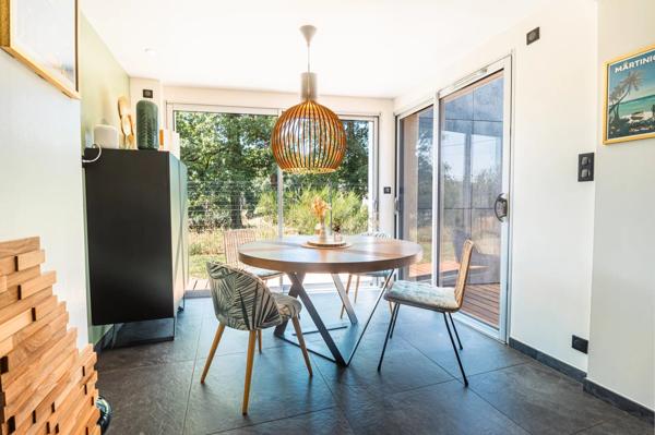 Vente                                                      Maison
                        
                     7 pièces                      175 m2                     à Meyssac