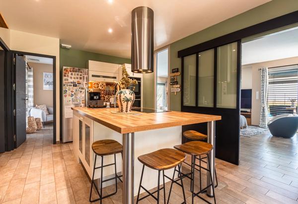 Vente                                                      Maison
                        
                     7 pièces                      175 m2                     à Meyssac