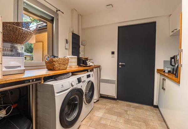 Vente                                                      Maison
                        
                     7 pièces                      175 m2                     à Meyssac