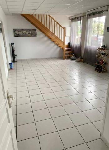 F4 avec jardin - ST PRIEST EN JAREZ