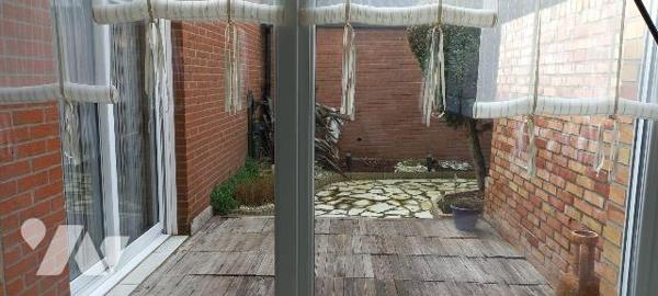 Cappelle la Grande (59180), idéalement située à proximité immédiate des commerces et commodités...