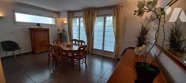 Cappelle la Grande (59180), idéalement située à proximité immédiate des commerces et commodités...