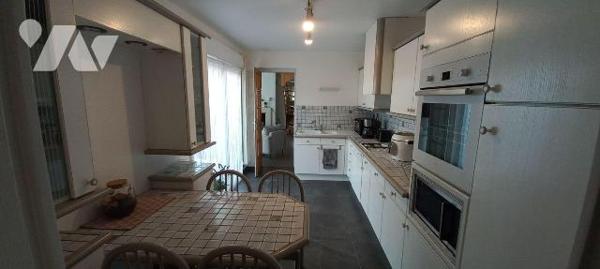 Cappelle la Grande (59180), idéalement située à proximité immédiate des commerces et commodités...