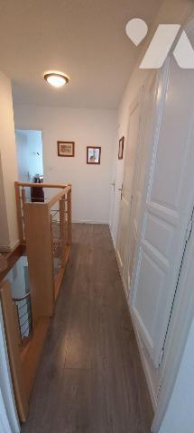 Cappelle la Grande (59180), idéalement située à proximité immédiate des commerces et commodités...