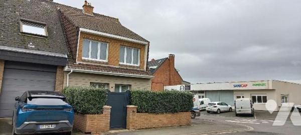 Cappelle la Grande (59180), idéalement située à proximité immédiate des commerces et commodités...