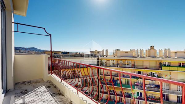 NICE - BAS BAUMETTES : MAGNIFIQUE 3 PIÈCES EN DERNIER ÉTAGE AVEC GRANDE TERRASSE