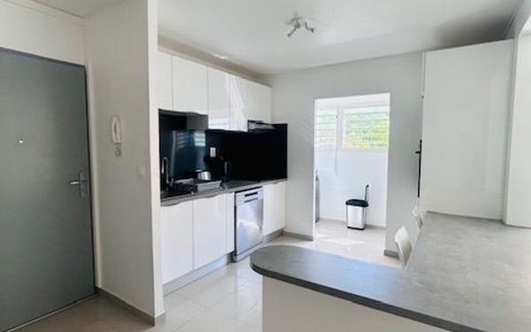 Appartement à louer    3 pièces •  Le Gosier