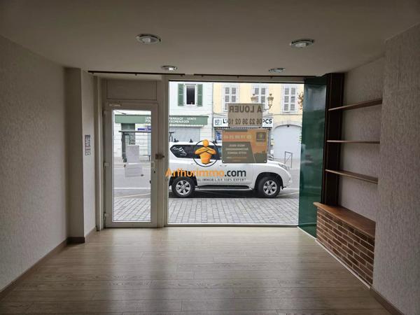 Location                                                      Local commercial
                        
                     2 pièces                                         à Tarbes
