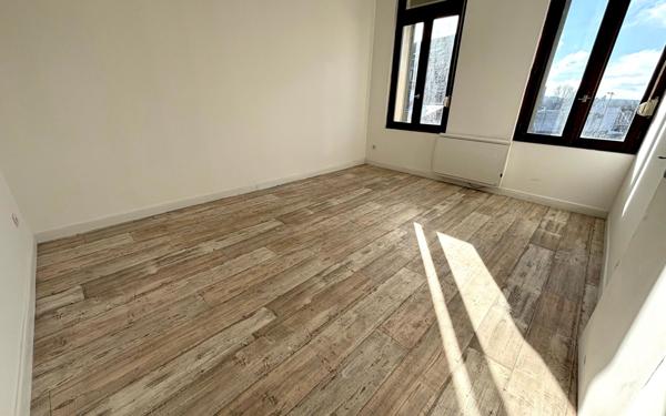 Maison à vendre    3 pièces • 74 m2 Saint-Quentin