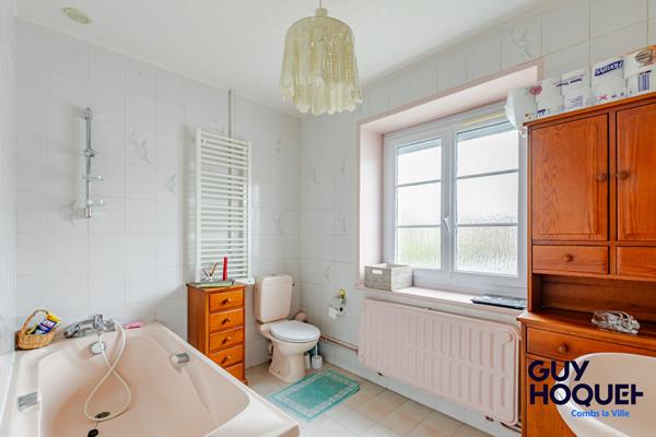Maison 8 pièces à vendre à Combs-la-Ville - 6 chambres